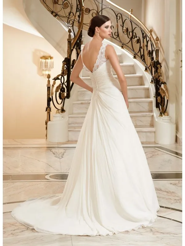 Abito da Sposa economico in georgette drappeggiato con strascico e scollatura di Pizzo