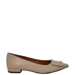 Ballerine in pelle nude con tacco basso e accessorio in tinta F/W