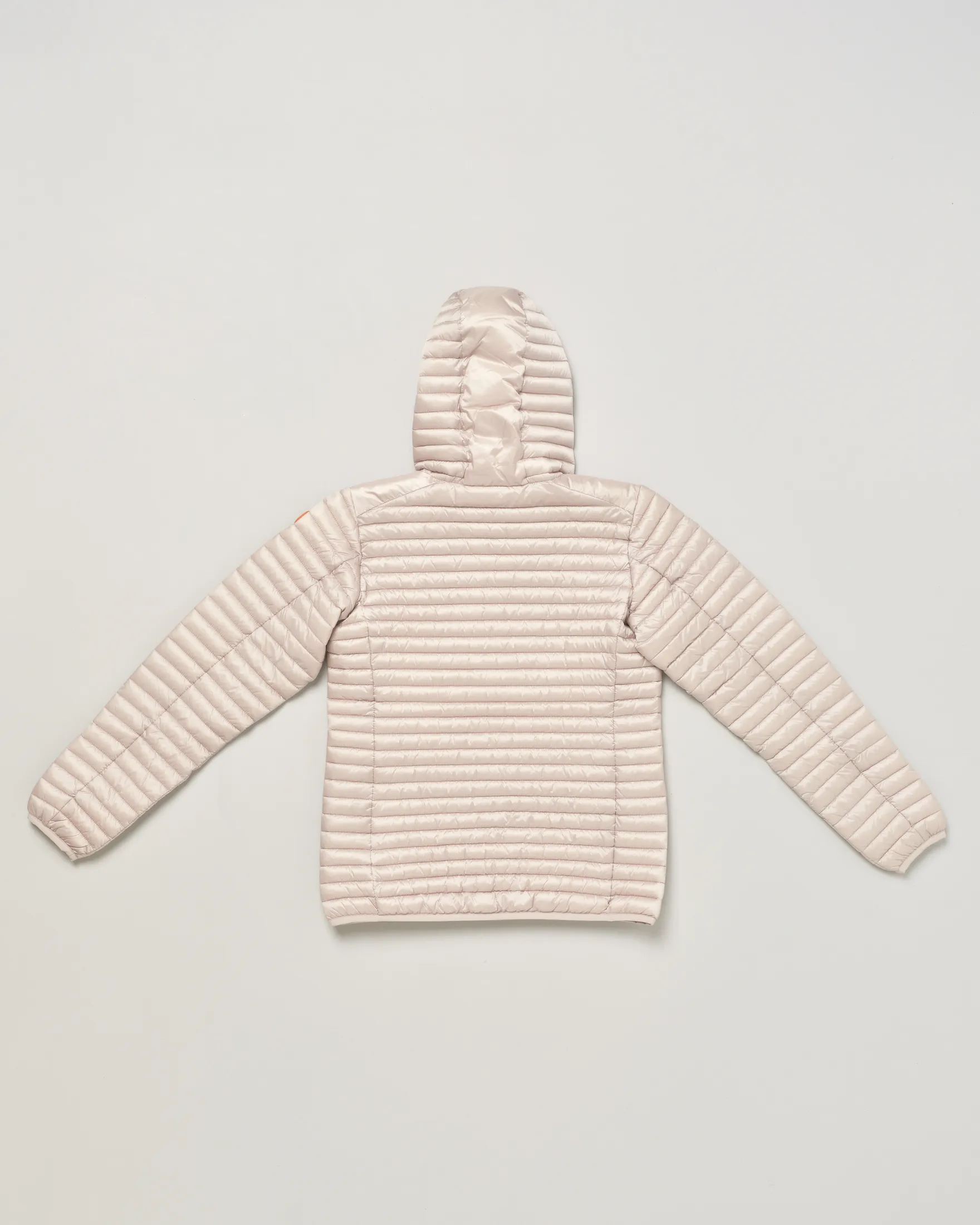 Piumino Rosy color sabbia con cappuccio fisso e imbottitura in Plumtech® 4-8 anni