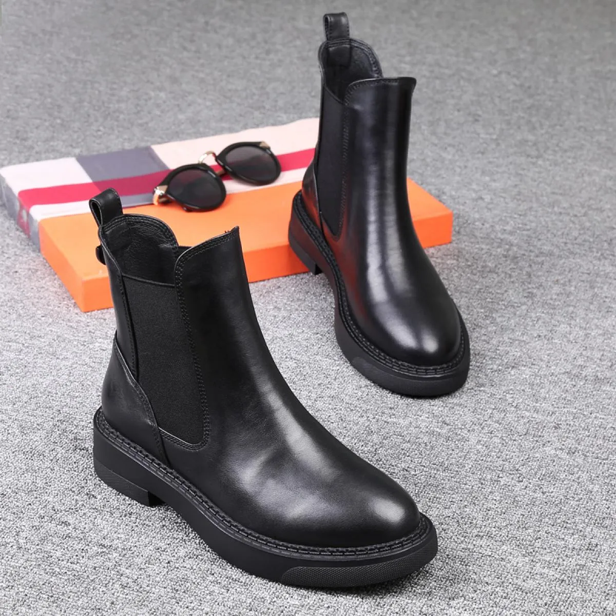 Stivali da donna in pelle di mucca moda di lusso scarpe invernali in pelliccia calda stivali Chelsea da donna con plateau alla c